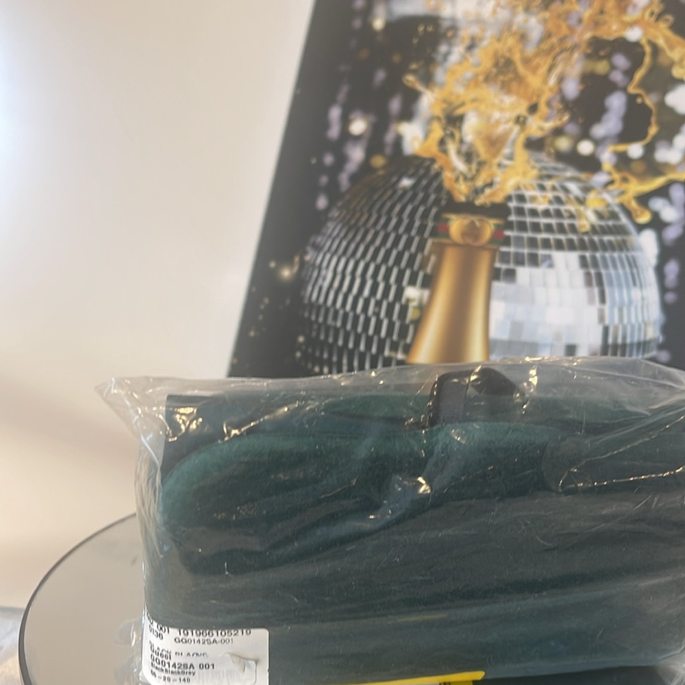 Gucci GG NWT Retail $360 Black Sunglasses Gold Hardware. Full Inclusion - Picture 11 of 13